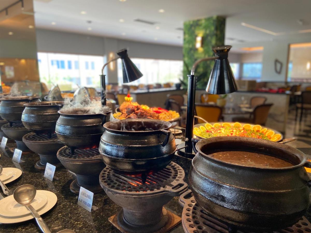 Parque Balneario Hotel Santos By Castelo Itaipava ภายนอก รูปภาพ A buffet at a hotel