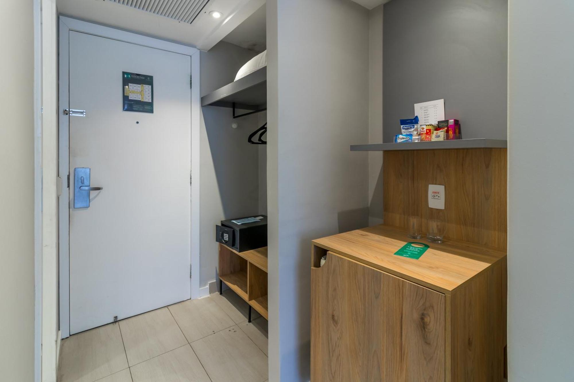 Parque Balneario Hotel Santos By Castelo Itaipava ห้อง รูปภาพ A room at the hotel
