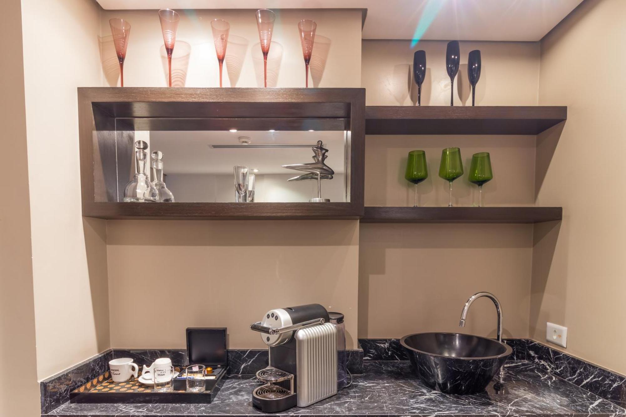 Parque Balneario Hotel Santos By Castelo Itaipava ห้อง รูปภาพ A Nespresso machine in a hotel