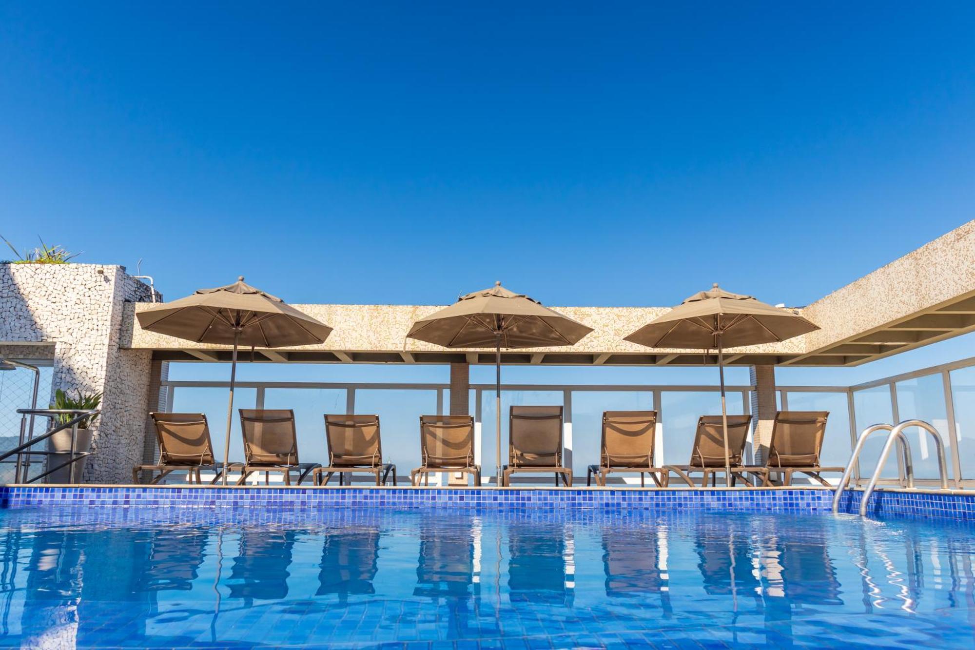 Parque Balneario Hotel Santos By Castelo Itaipava ภายนอก รูปภาพ Rooftop pool at the hotel
