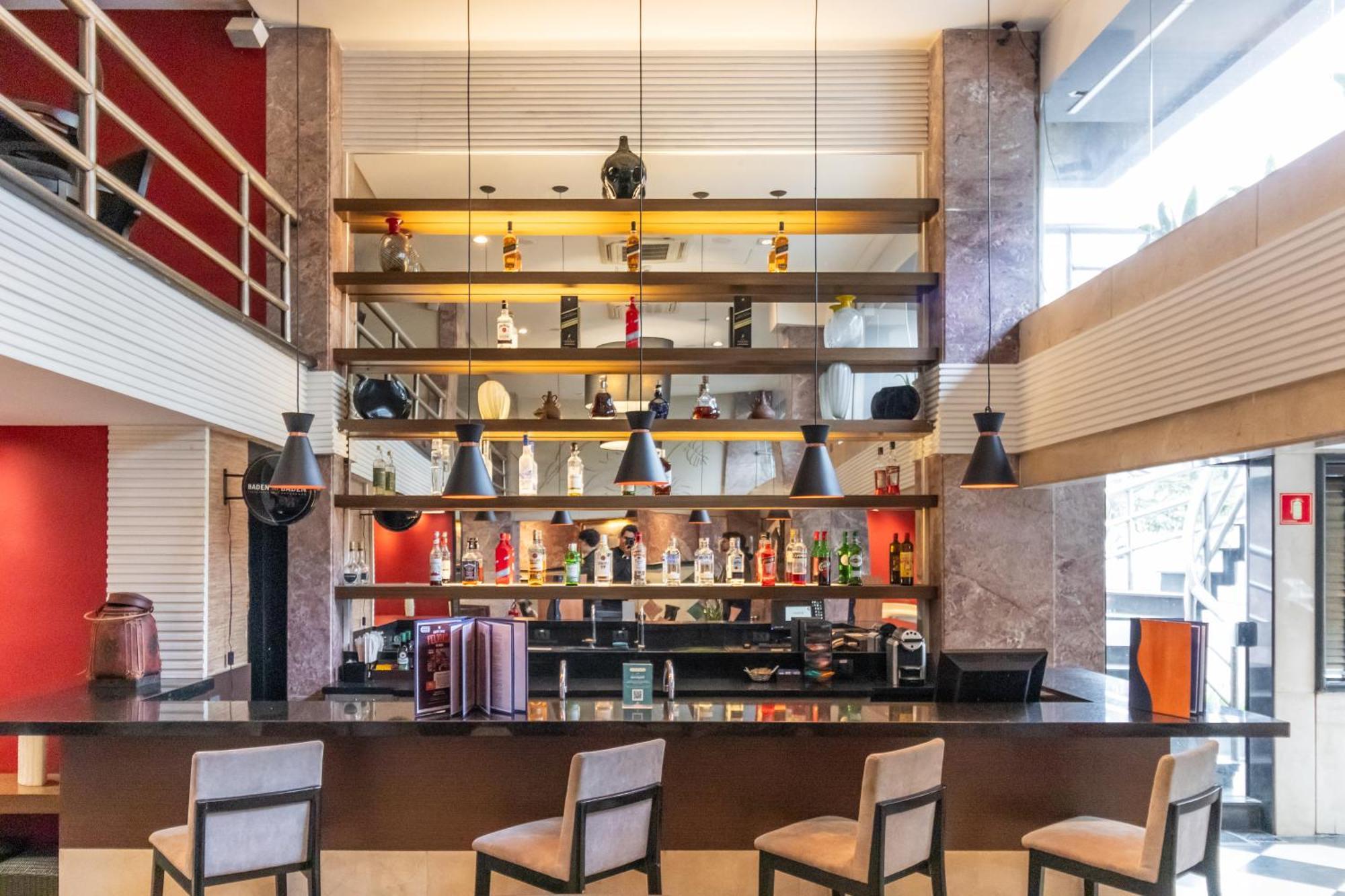 Parque Balneario Hotel Santos By Castelo Itaipava ภายนอก รูปภาพ The bar at the hotel